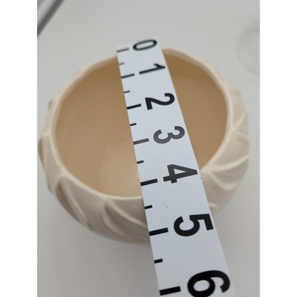 Vintage Ceramic Planter with a Leaf Design Around Edge USA C1 - Picture 3 of 5